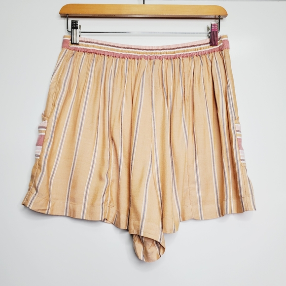 NWT AMERICAN EAGLE Tan Striped High Waisted Pull On Viscose Shorts Size Medium - Picture 3 of 6